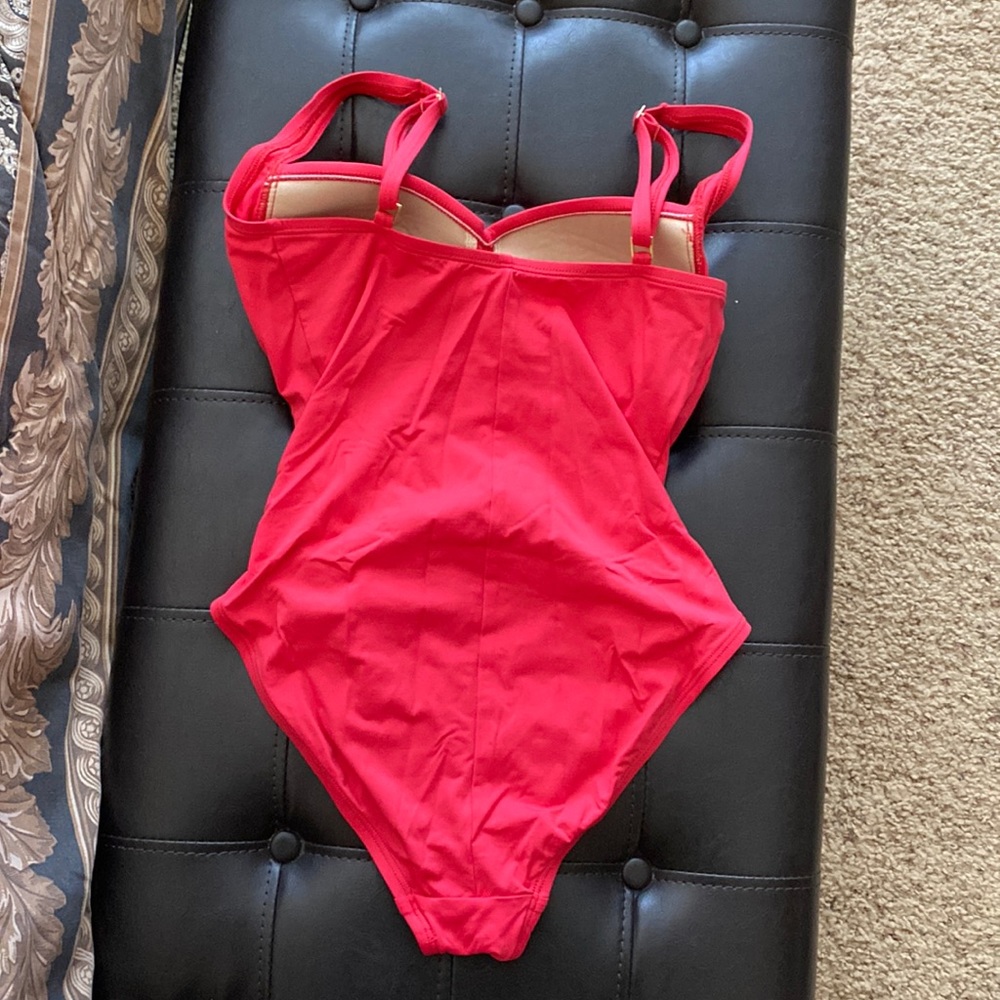 La Blanca Coral Ruched Twist Front One Piece Swimsuit - Picture 4 of 11